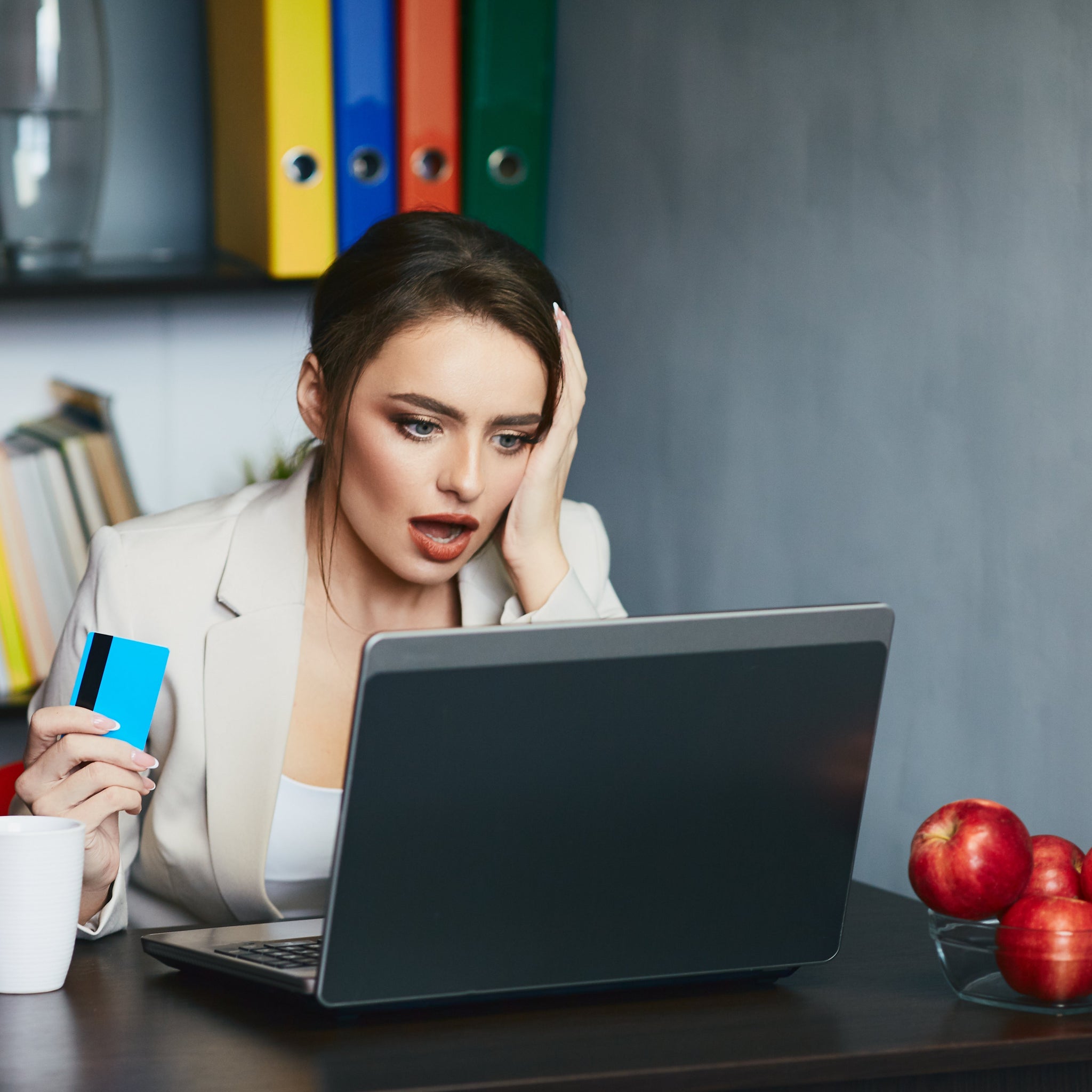 5 Common Mistakes to Avoid When Building Your Faceless Online Business - Complete From Home